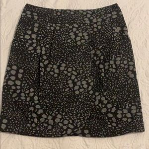 Black & grey printed skirt with pockets!